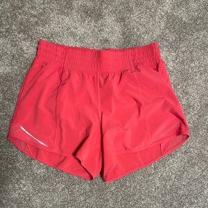 Lululemon Hotty Hot 4” short sz 8